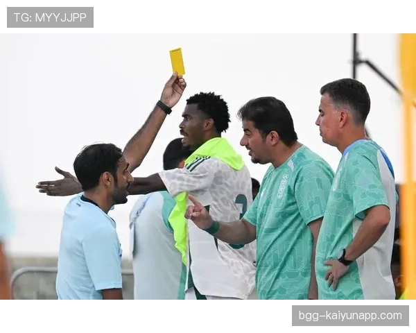 沙滩足球规则：比赛时长、替补与犯规判定要点