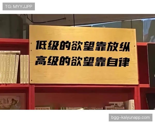 肖若腾训练完直接啃鸡腿，这自律和放纵的切换也太真实了